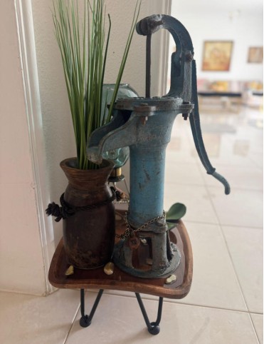 The Azure Relic Hand - Pump Lamp